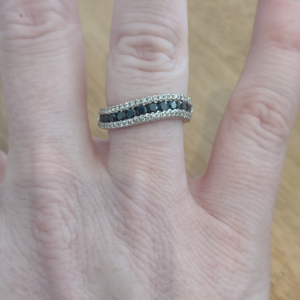 14k white gold with 0.89CT black and white round cut diamond curved ring 7